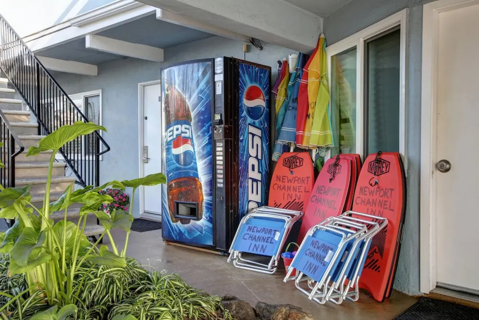 Newport Channel Inn - Near Huntington State Beach