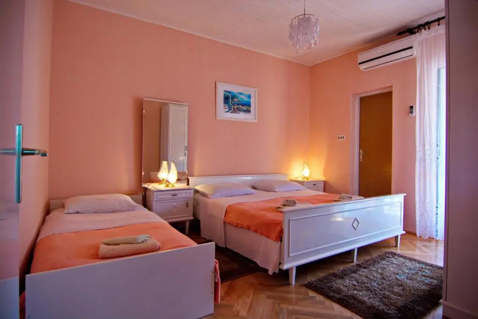 Apartment And Rooms Toka