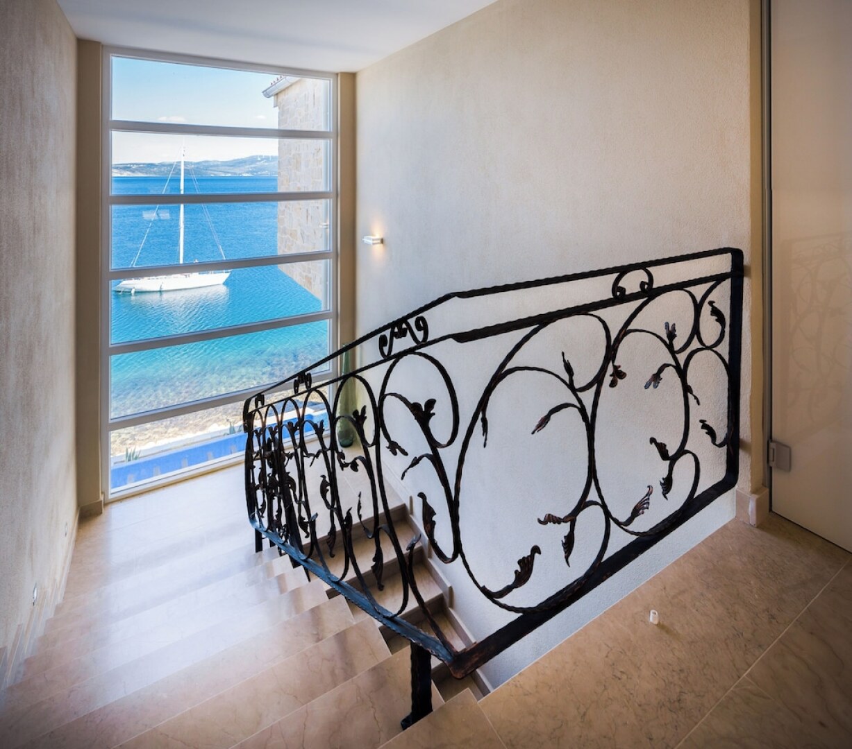 Luxury at Villa Cama - Your Dream Vacation Rental!