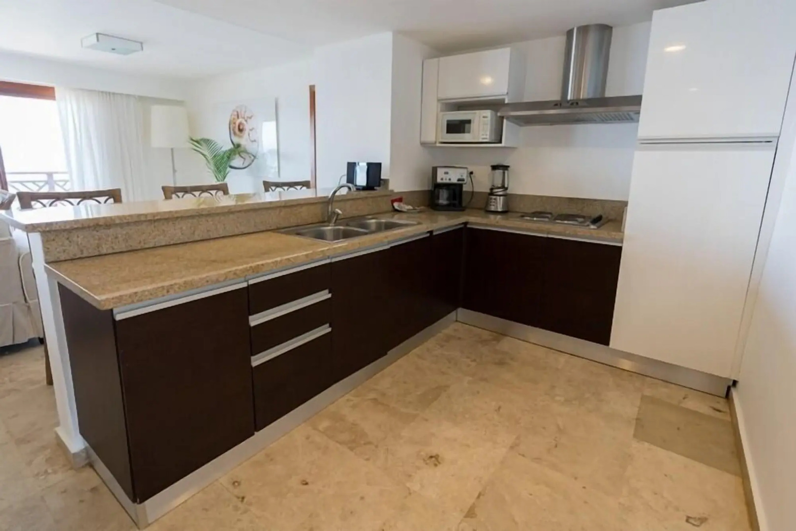 The Bannister Hotel & Yacht Club