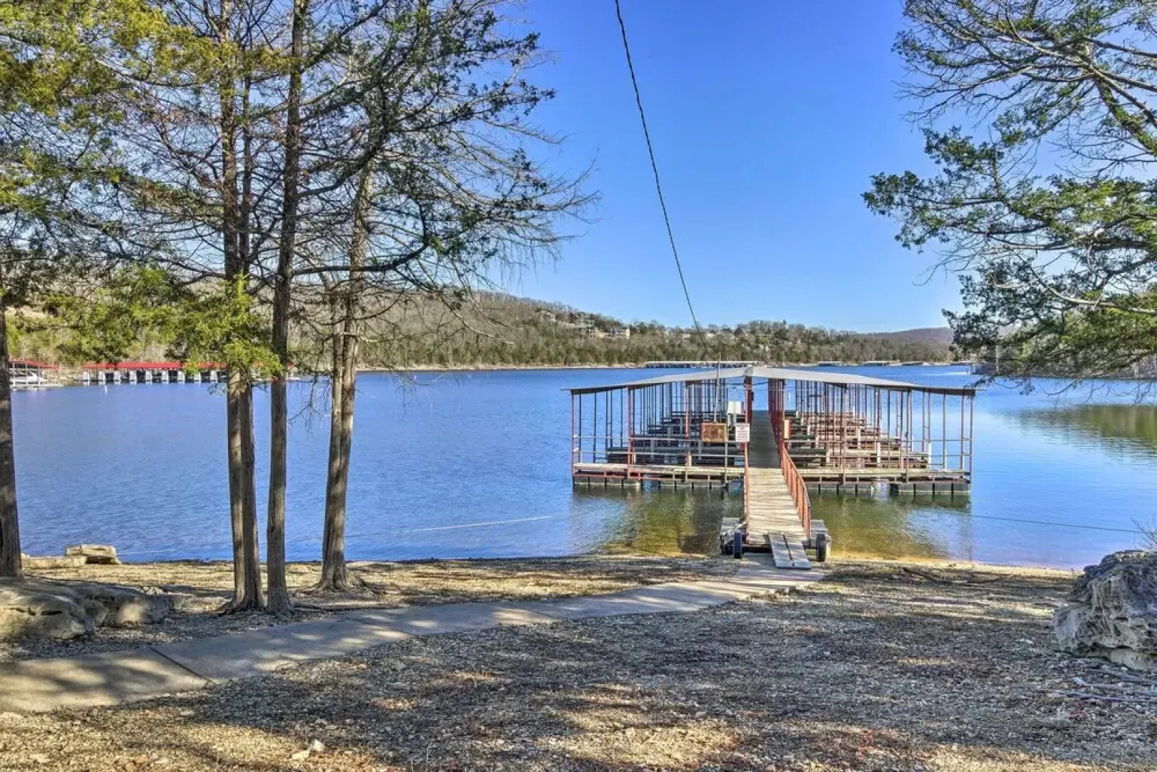 Resort Hot Tub Access! Table Rock Lake Condo