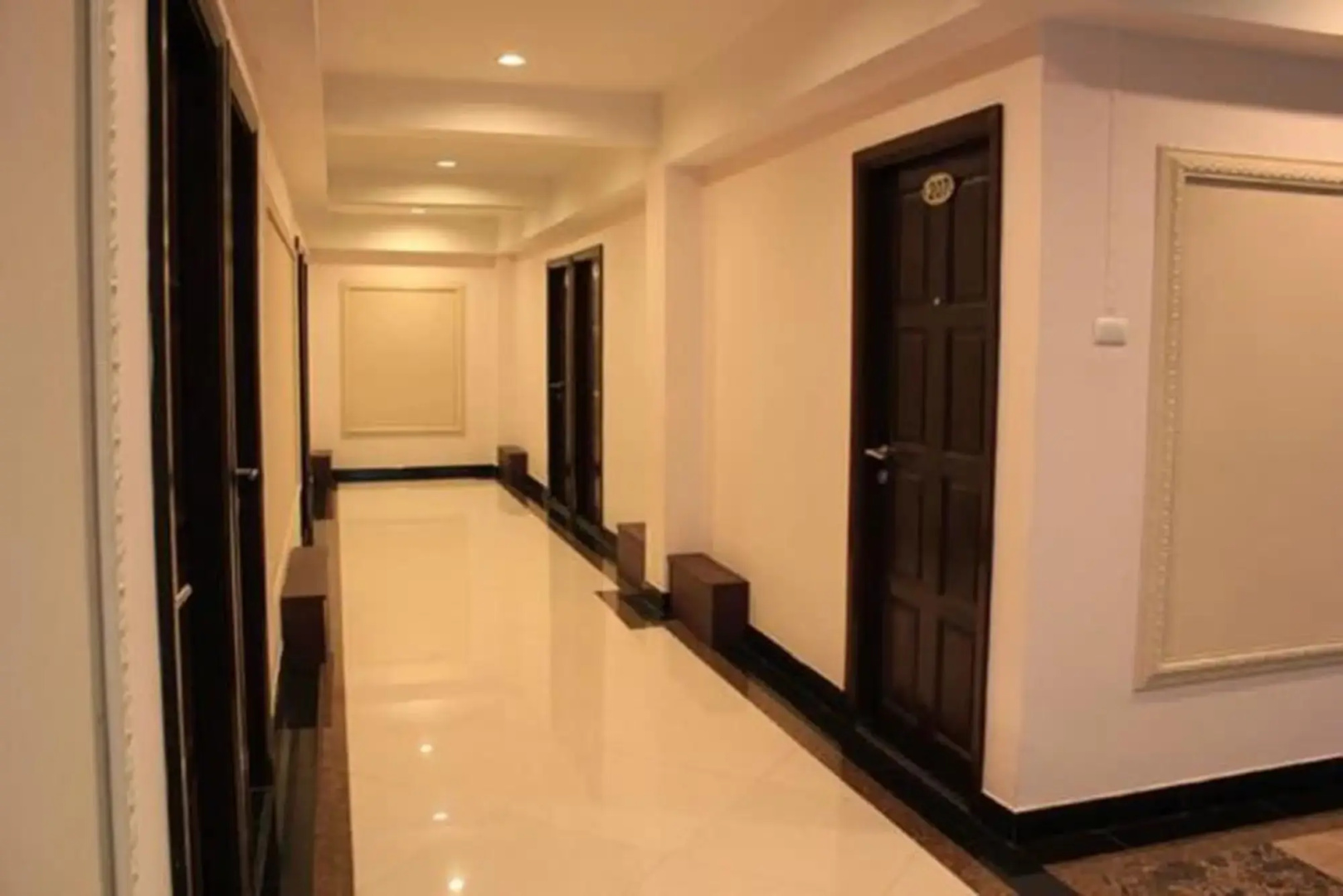 Maleez Lodge Hotel & Restaurant