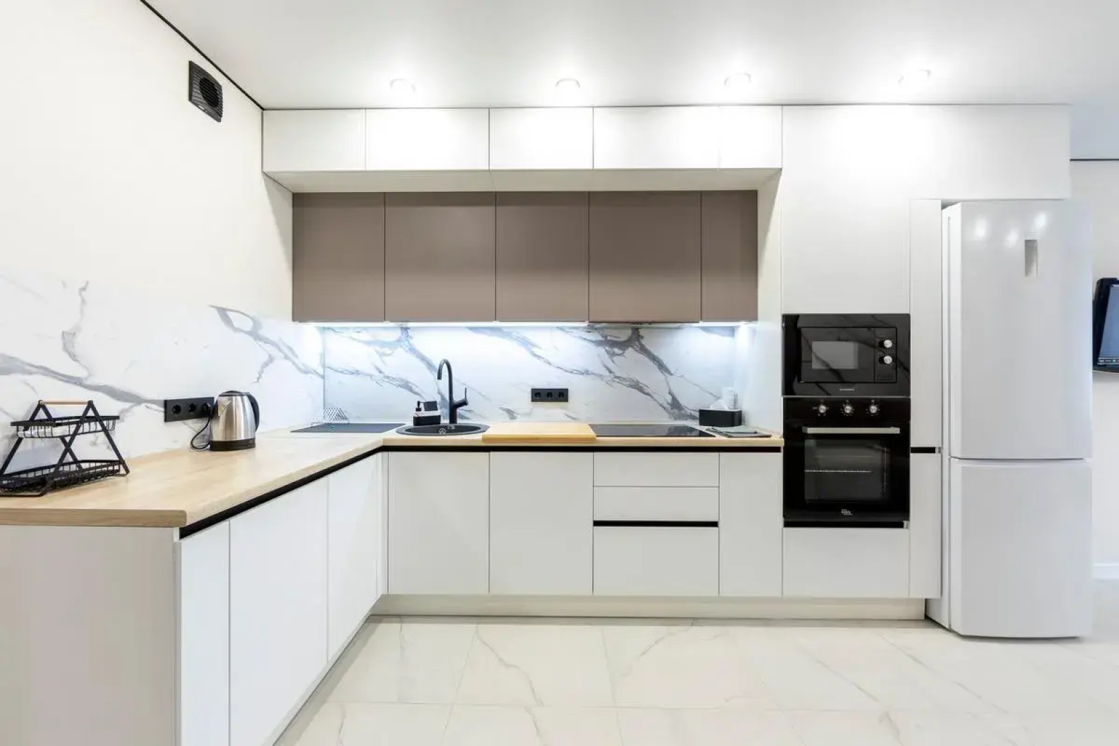 Апартаменты на улице Сергея Джанбровского 4к1