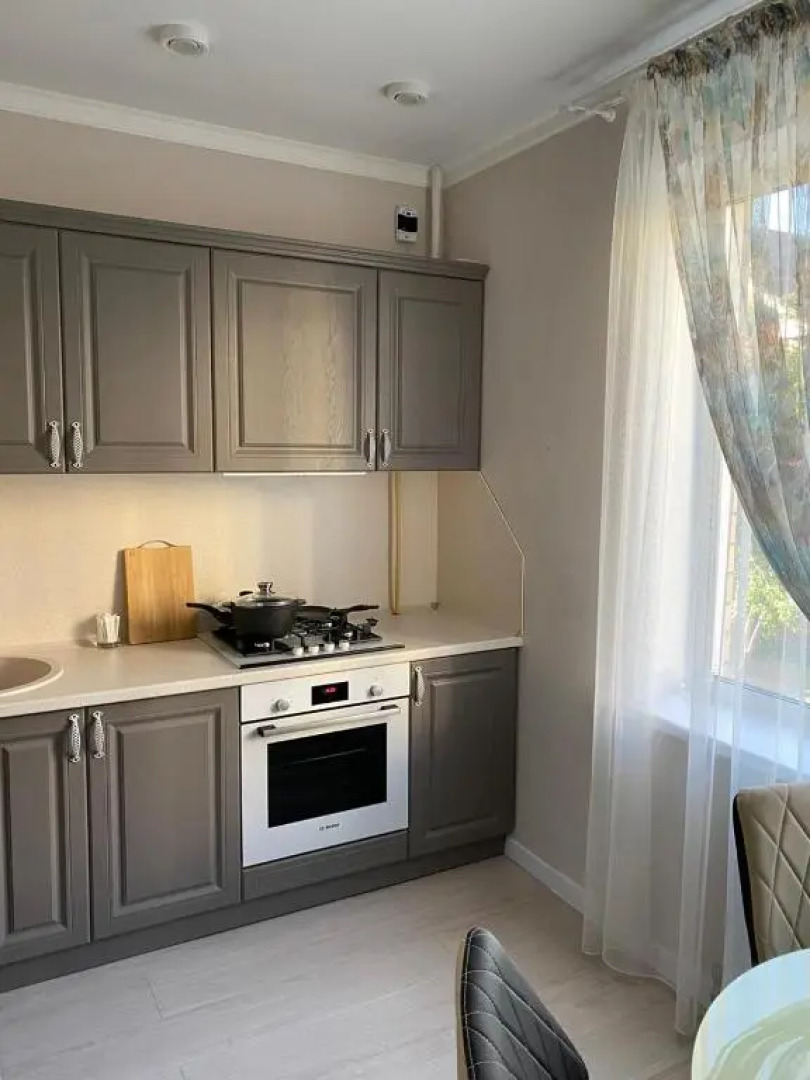 2-uhkomnatnaja sovremennaja novaja kvartira v tsentre goroda