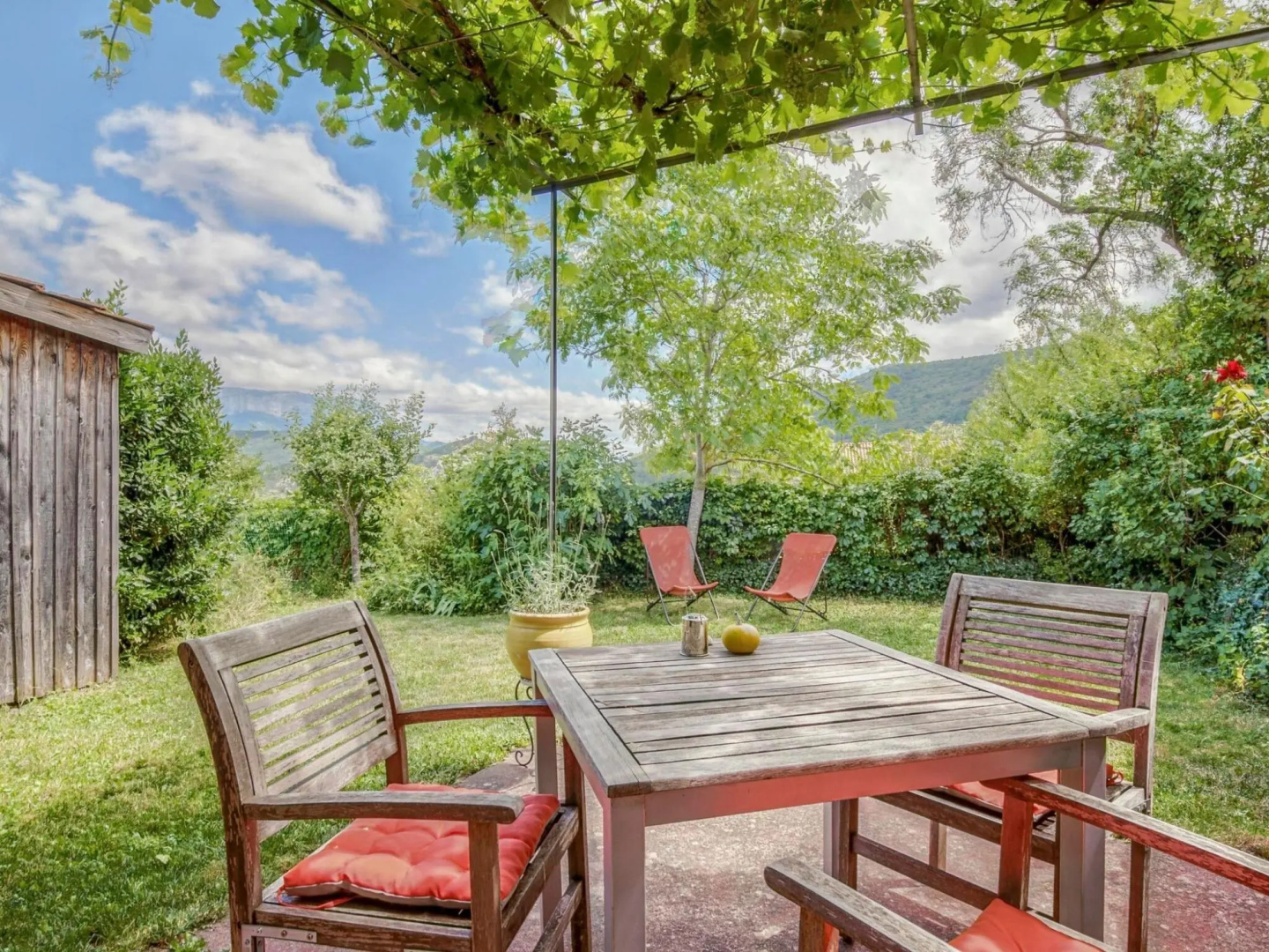 Cozy Holiday Home in Marignac-en-Diois with Garden