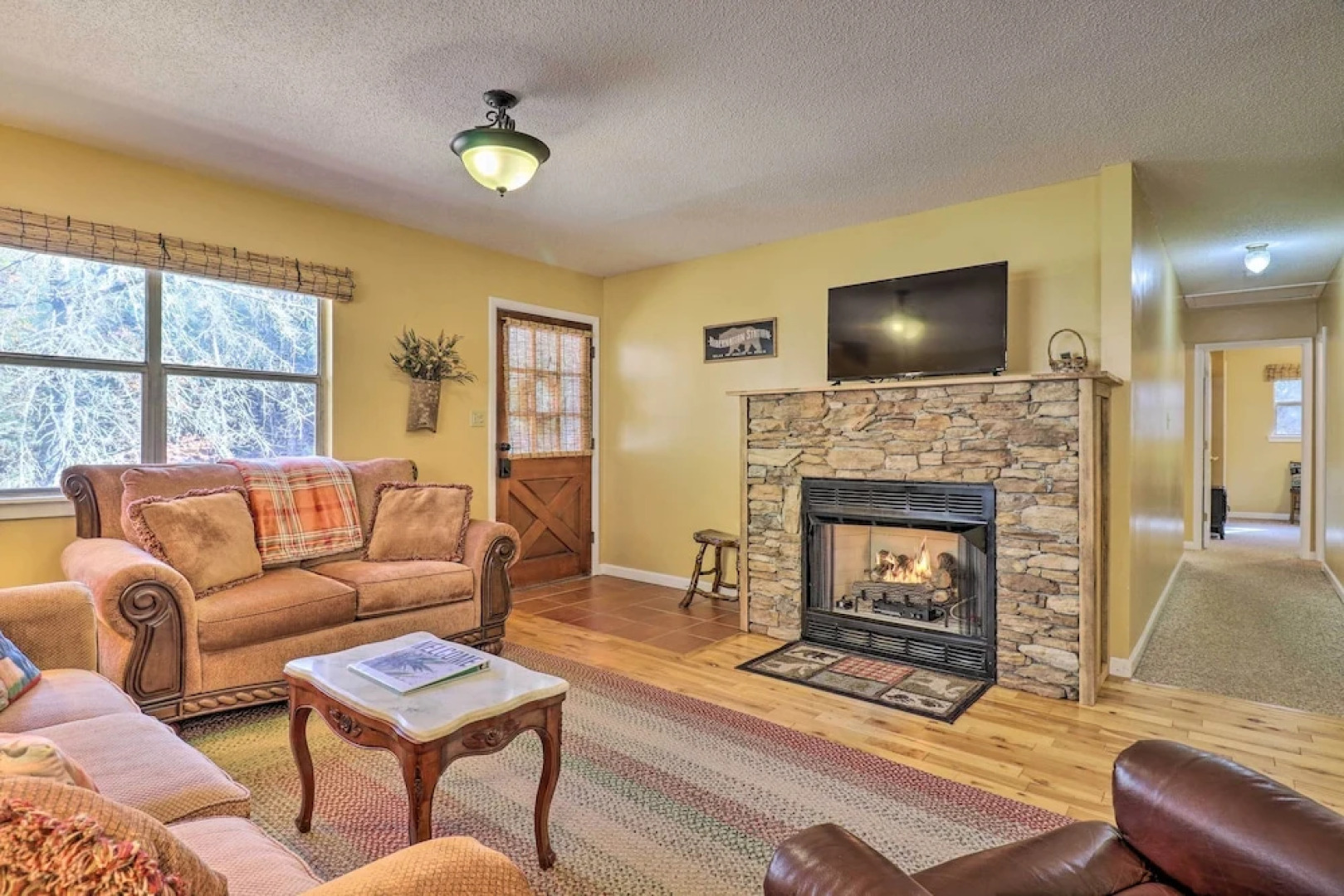 Creekside Retreat w/ Deck, 18 Miles to Wolf Ridge