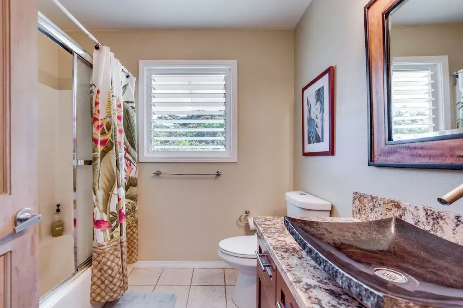 Honomu Home w/ Screened Lanai + Ocean Views!