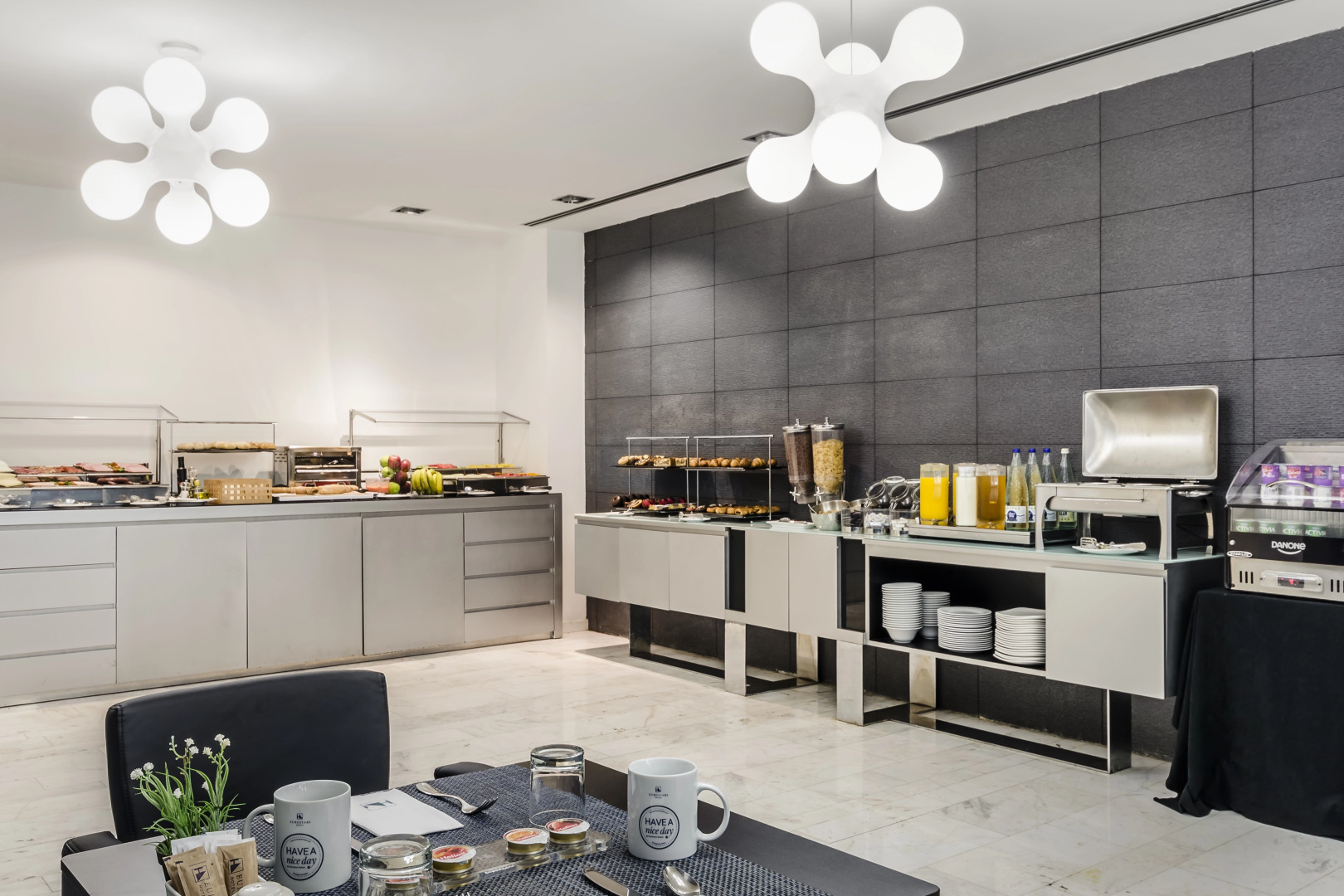 Отель Ikonik Lex