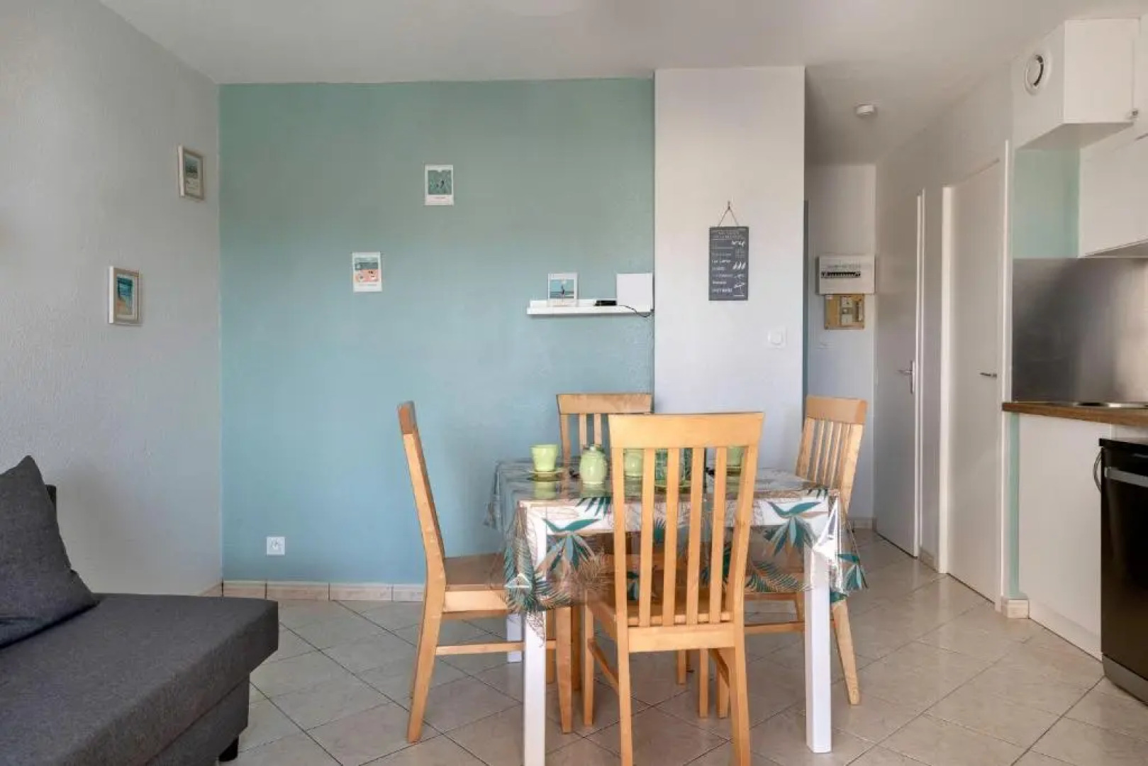 Appartement residentiel avec acces piscine a 200m de la plage