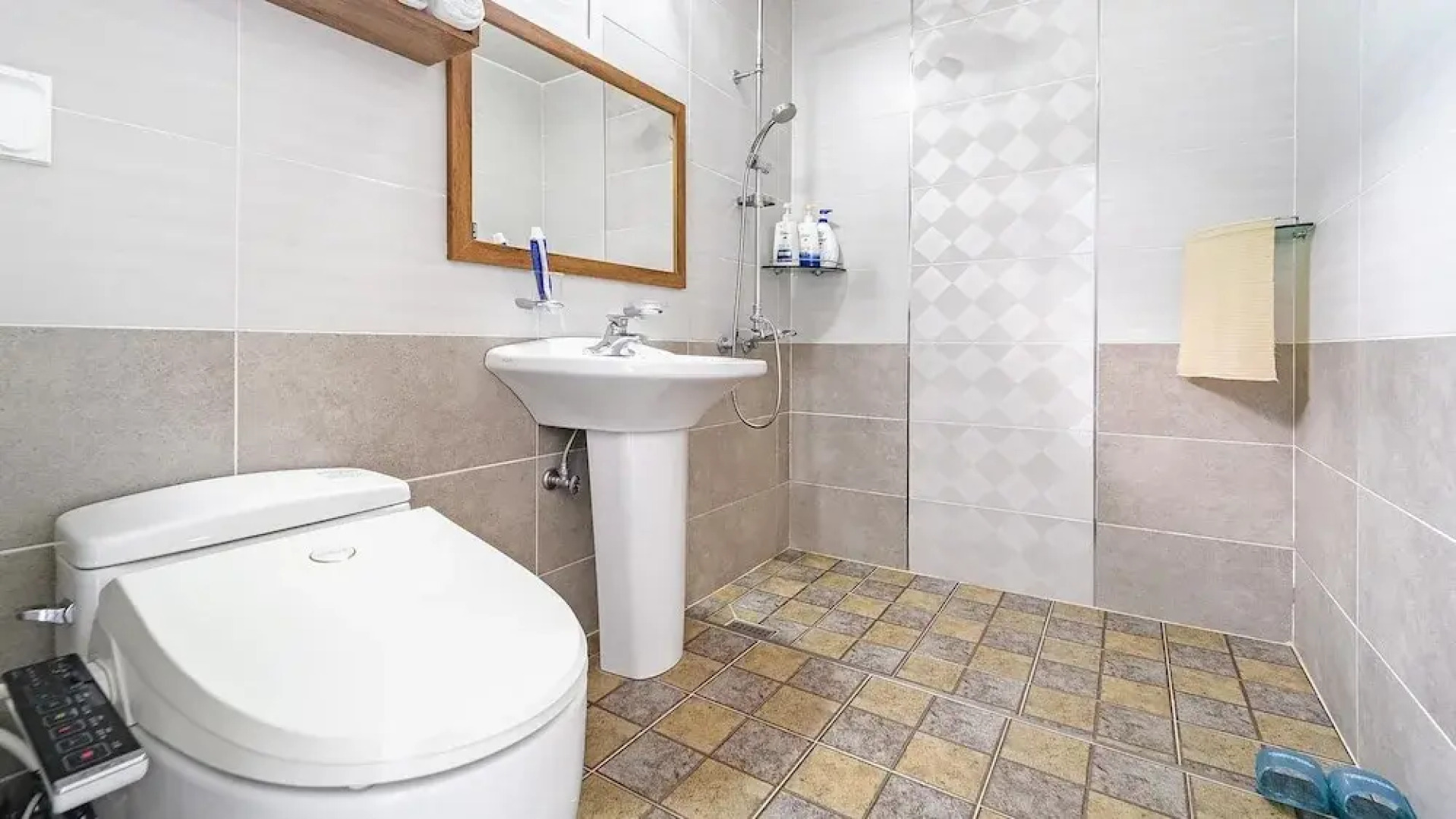 Namhae Spring, Summer, Fall, Winter Pet-