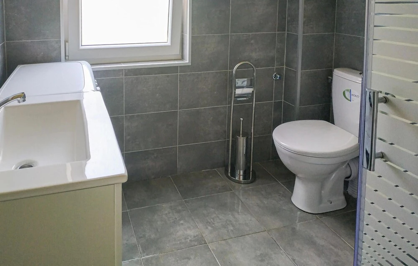 Nice Home in Rowy With 5 Bedrooms and Wifi