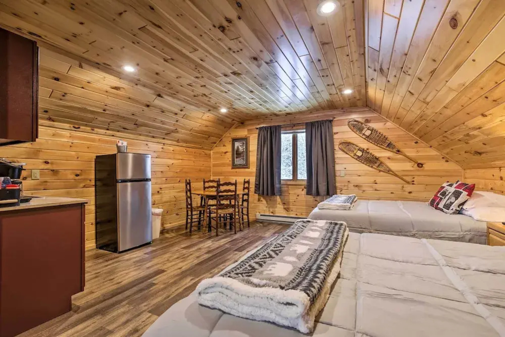 All-season Lakefront Mercer Vacation Rental