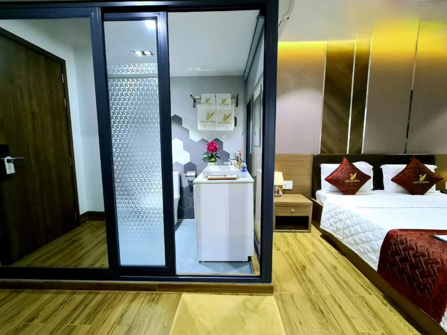Thu Le Hotel