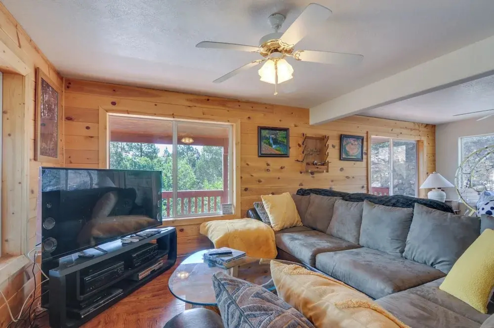 Alton Cabin w/ Deck ~ 2 Mi to Dixie Nat'l Forest!