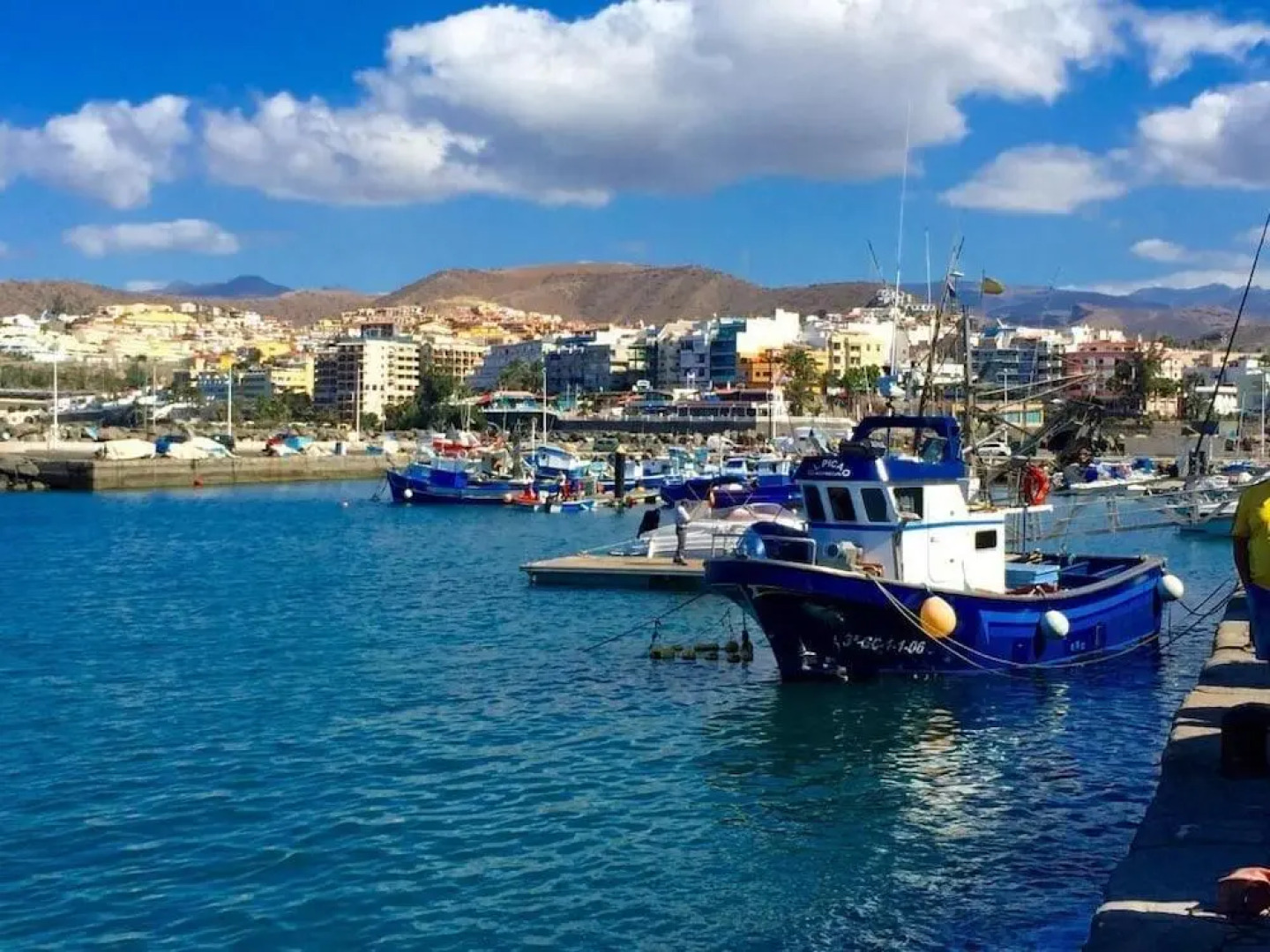 Pura Vida Beach Suites