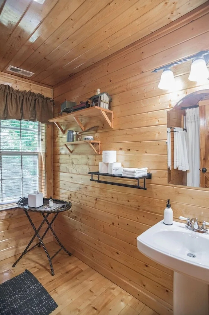 Tree Top Lodge - Gorgeous Lake Cabin With Hot Tub & Magnificent Views Of Forests And Mountains! 3 Bedroom Cabin by Redawning