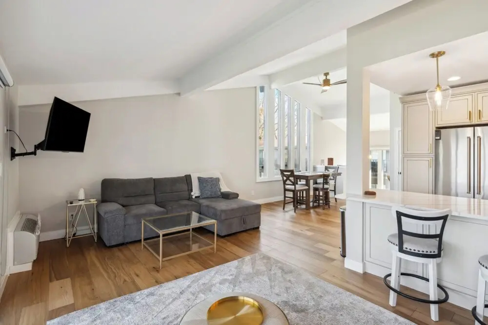 Elegant 4-season Lake Geneva Condo w/ Fireplace!