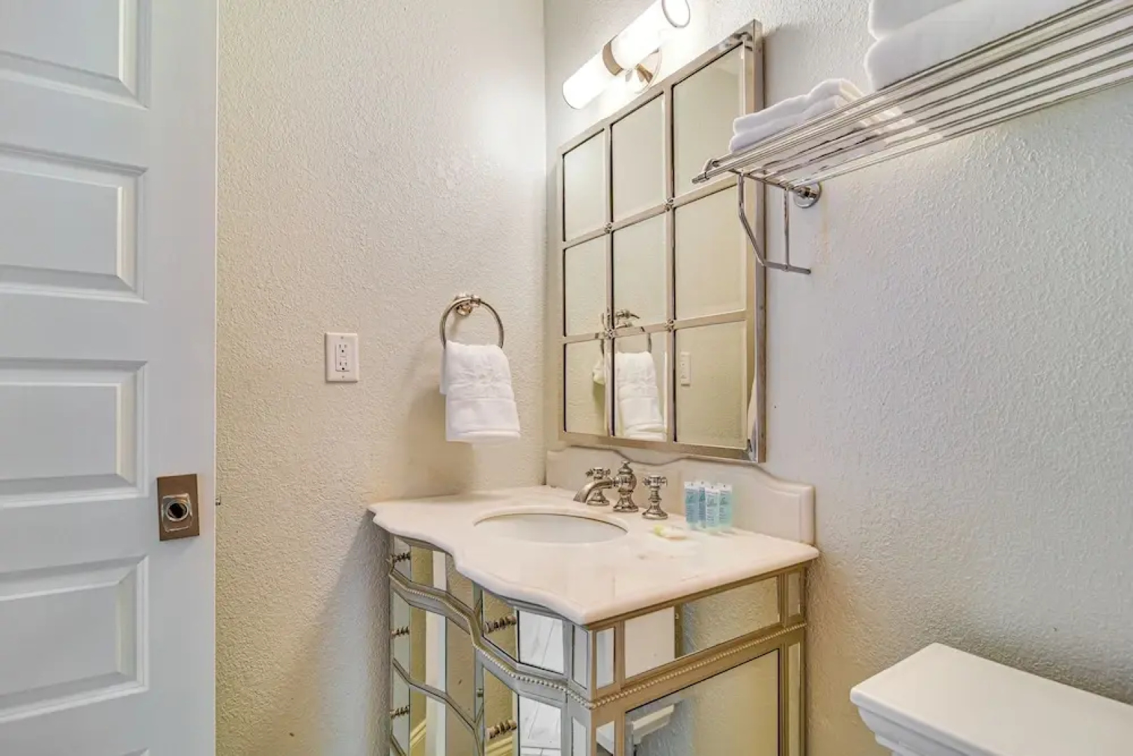 Bayfront St Petersburg Retreat 4 Mi to Downtown!