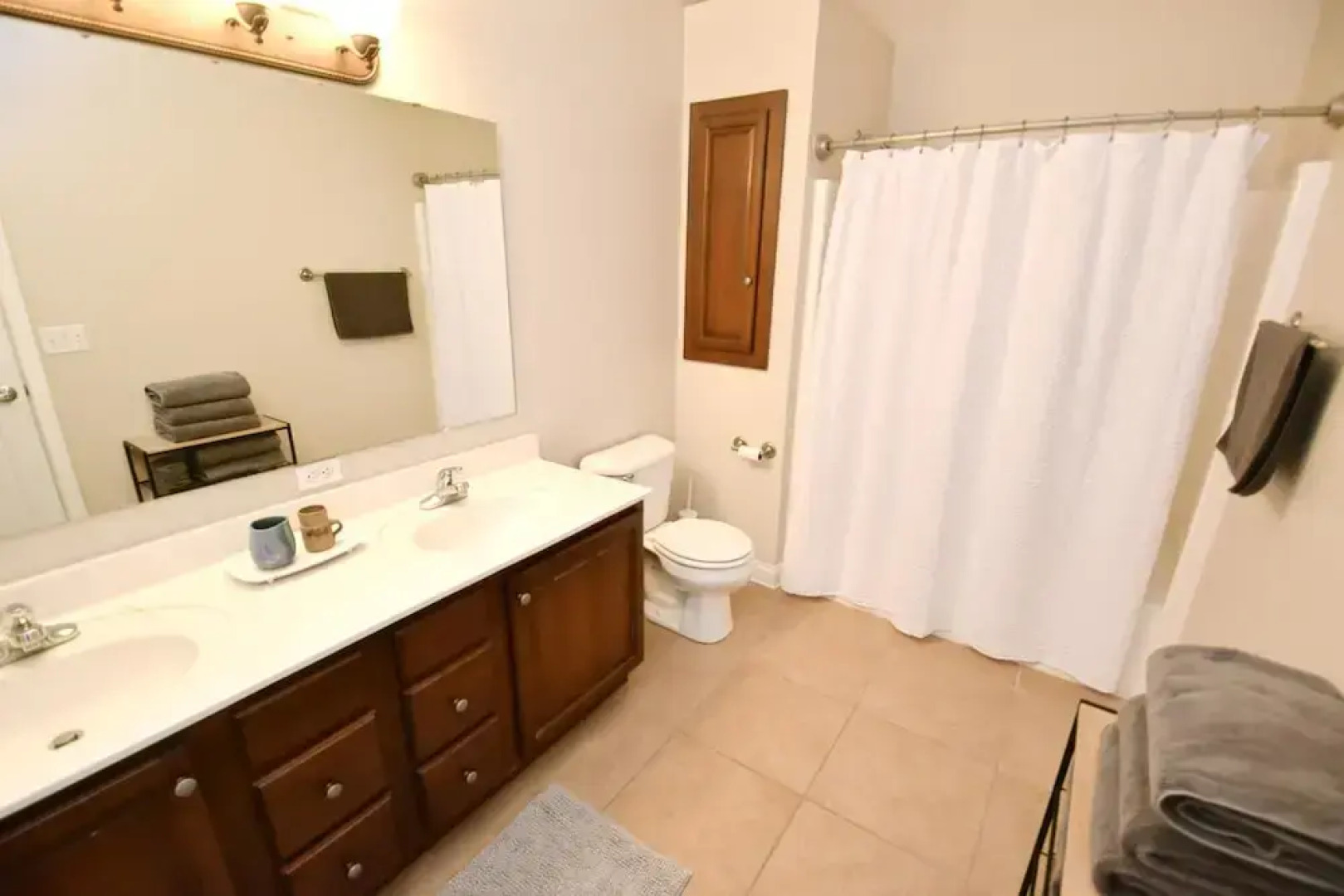 Walk to Notre Dame Spacious 3BR Townhome w Garage Family-friendly Amenities 123p