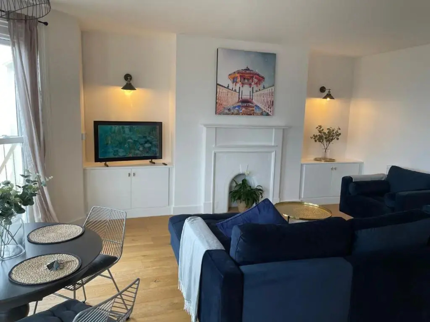 Seaview Flat with Balcony, Spacious 2 Bedroom