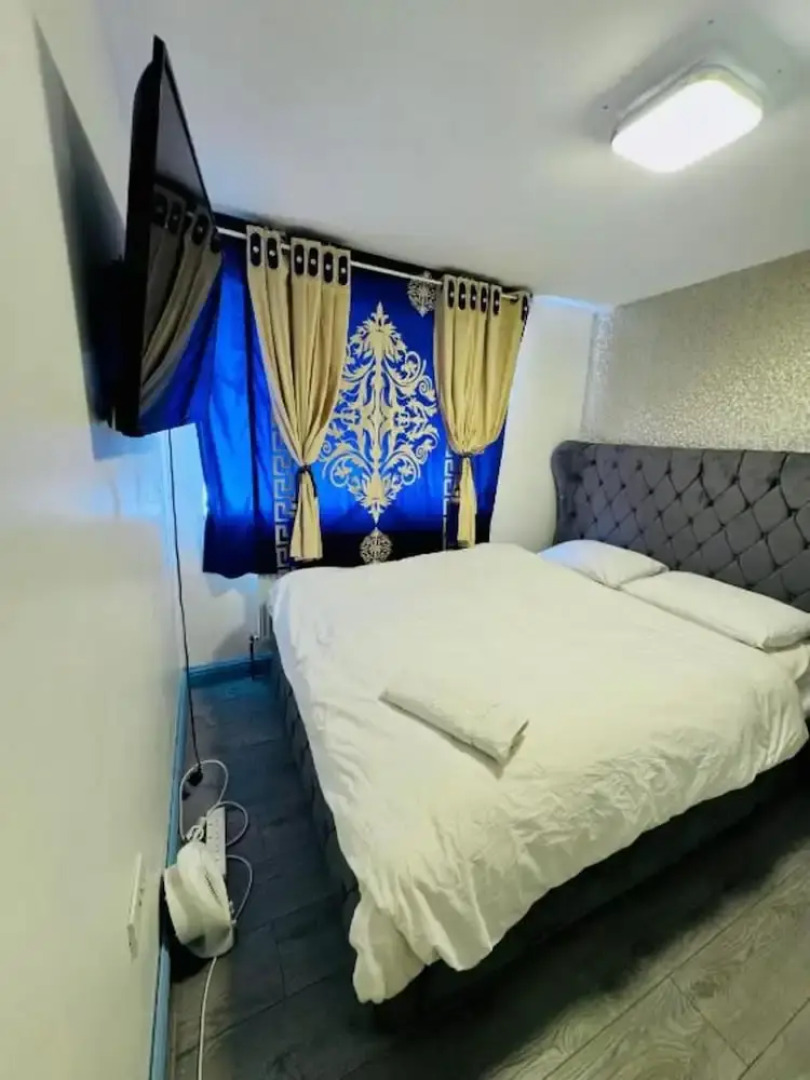 OYO Unique Private Rooms - Bolton Central, Free Parking