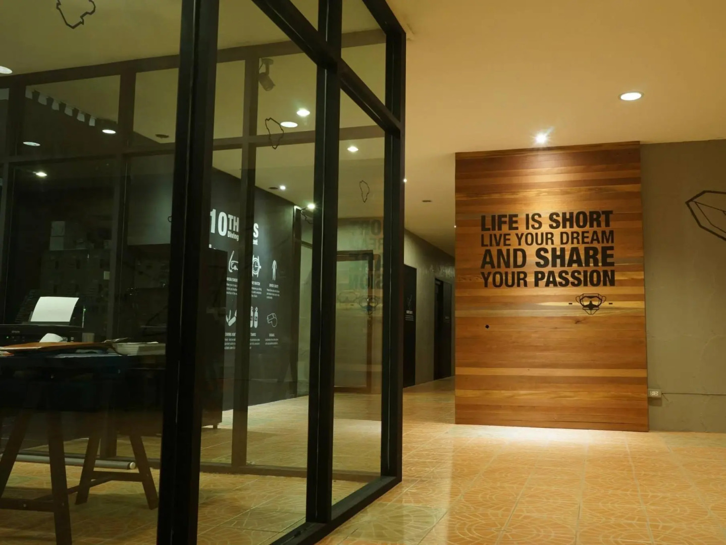 Monkey Dive Hostel Khaolak