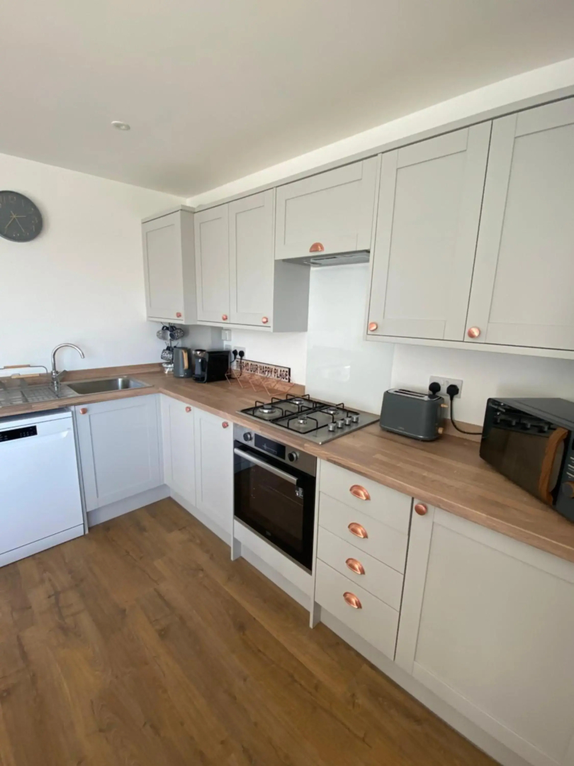 Beau - Brambles Chine, Colwell Bay - 5 star WiFi - Short walk to The Hut and beach - 1 night stays available