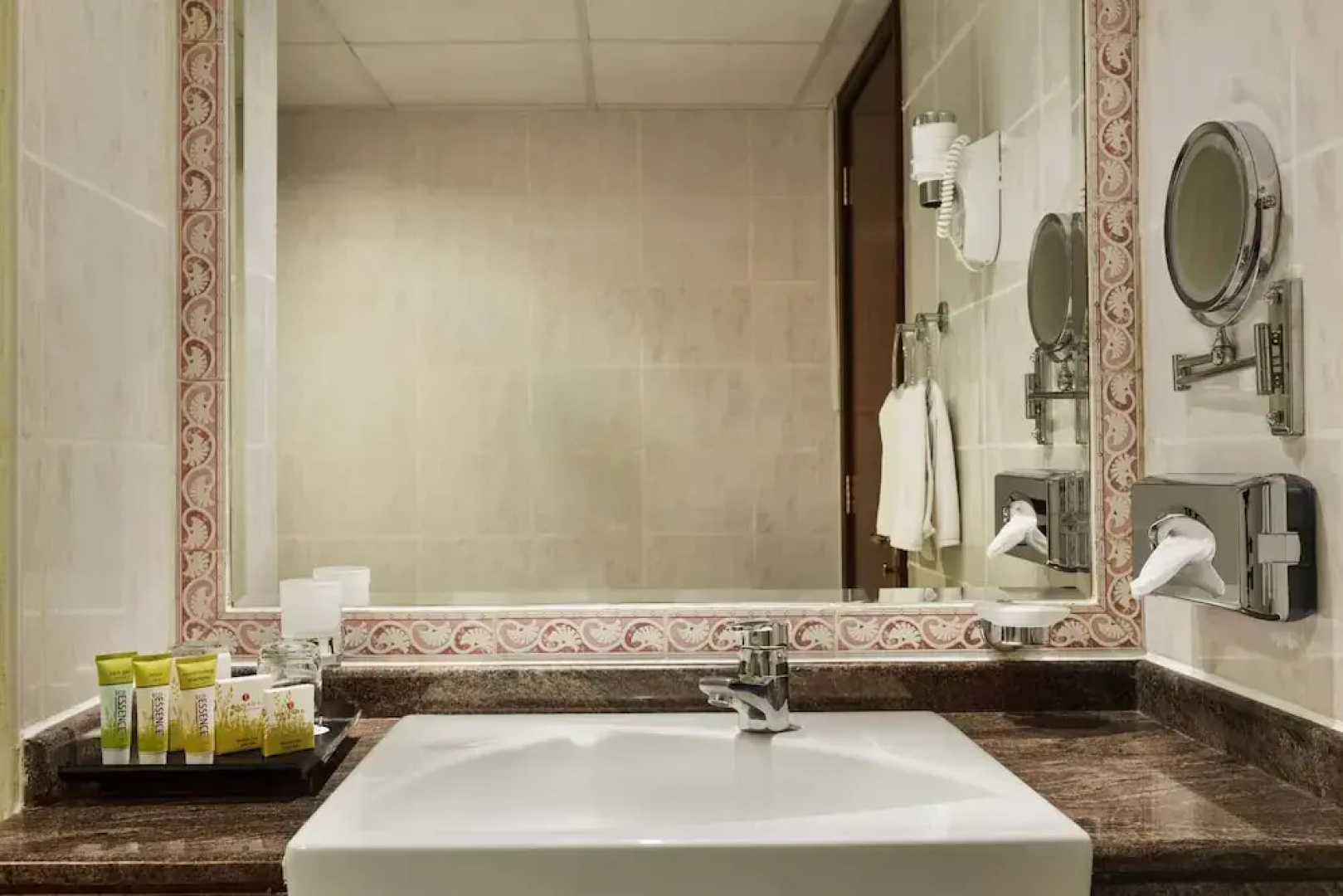 Landmark Suites Hotel