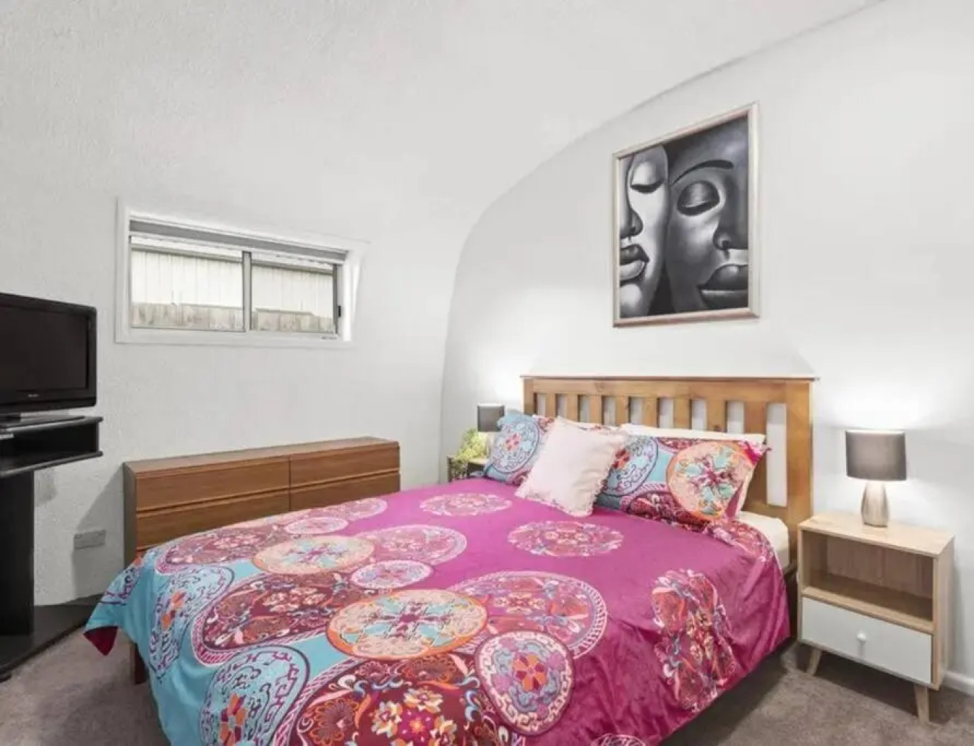 Chill at our Igloo cottage - 100m stroll to beach