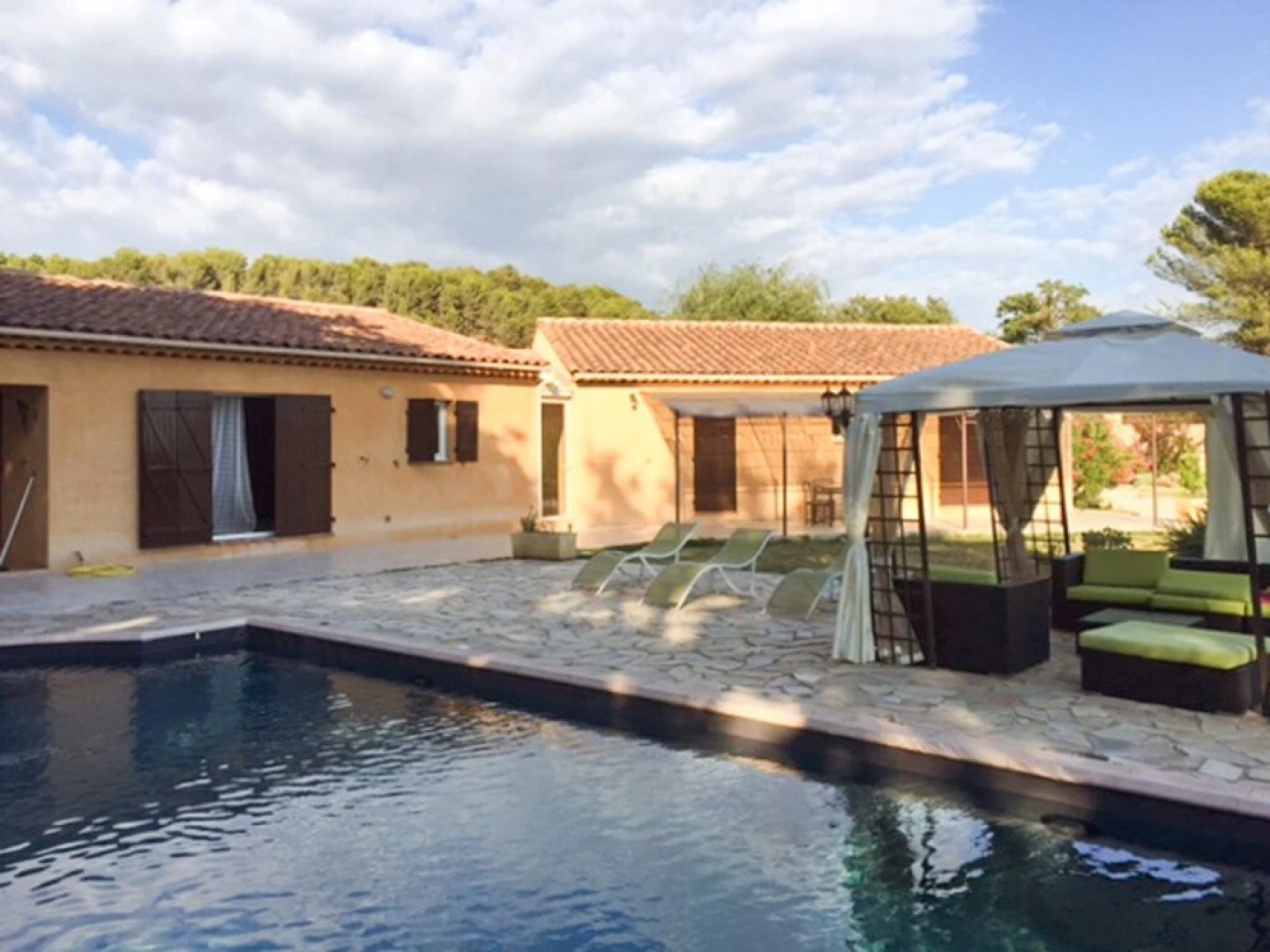 Well-appointed, 3-bedroom House Featuring a Swimming Pool and Terrace