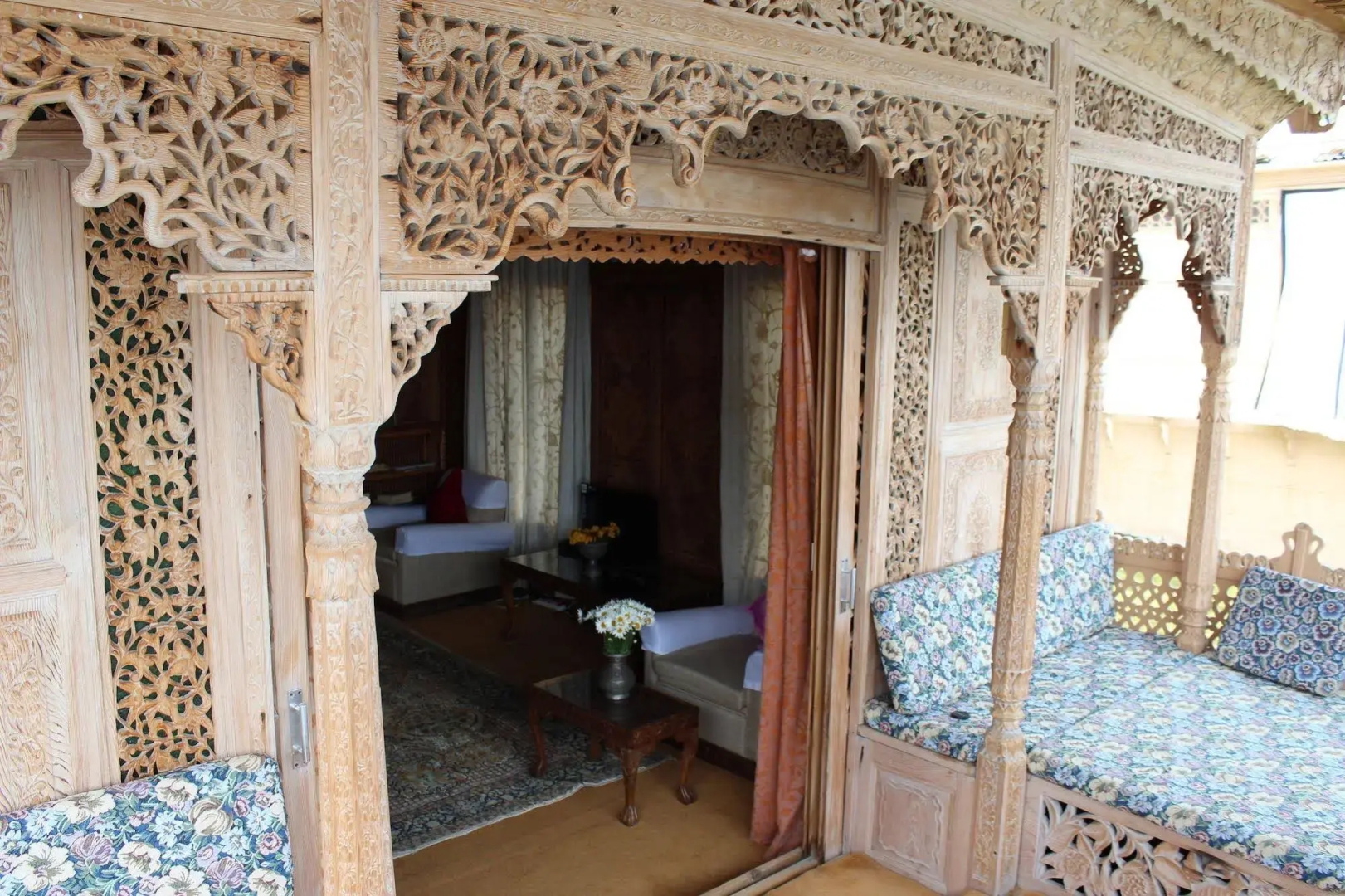 Wangnoo Houseboats