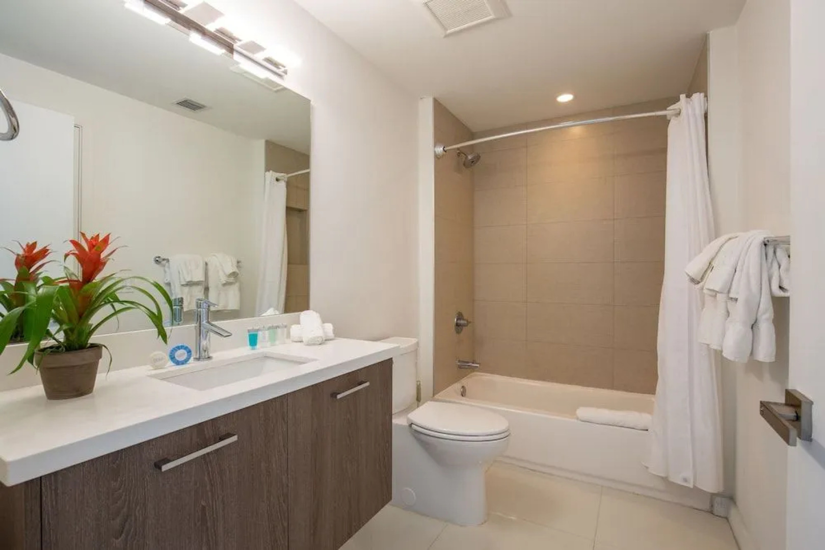 Bay Breeze Premium Apartments By Eskape Collection