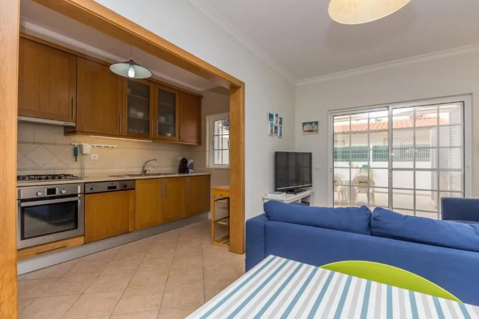4 bedroom villa wi-fi and shared pool by ALGARVEMANTA