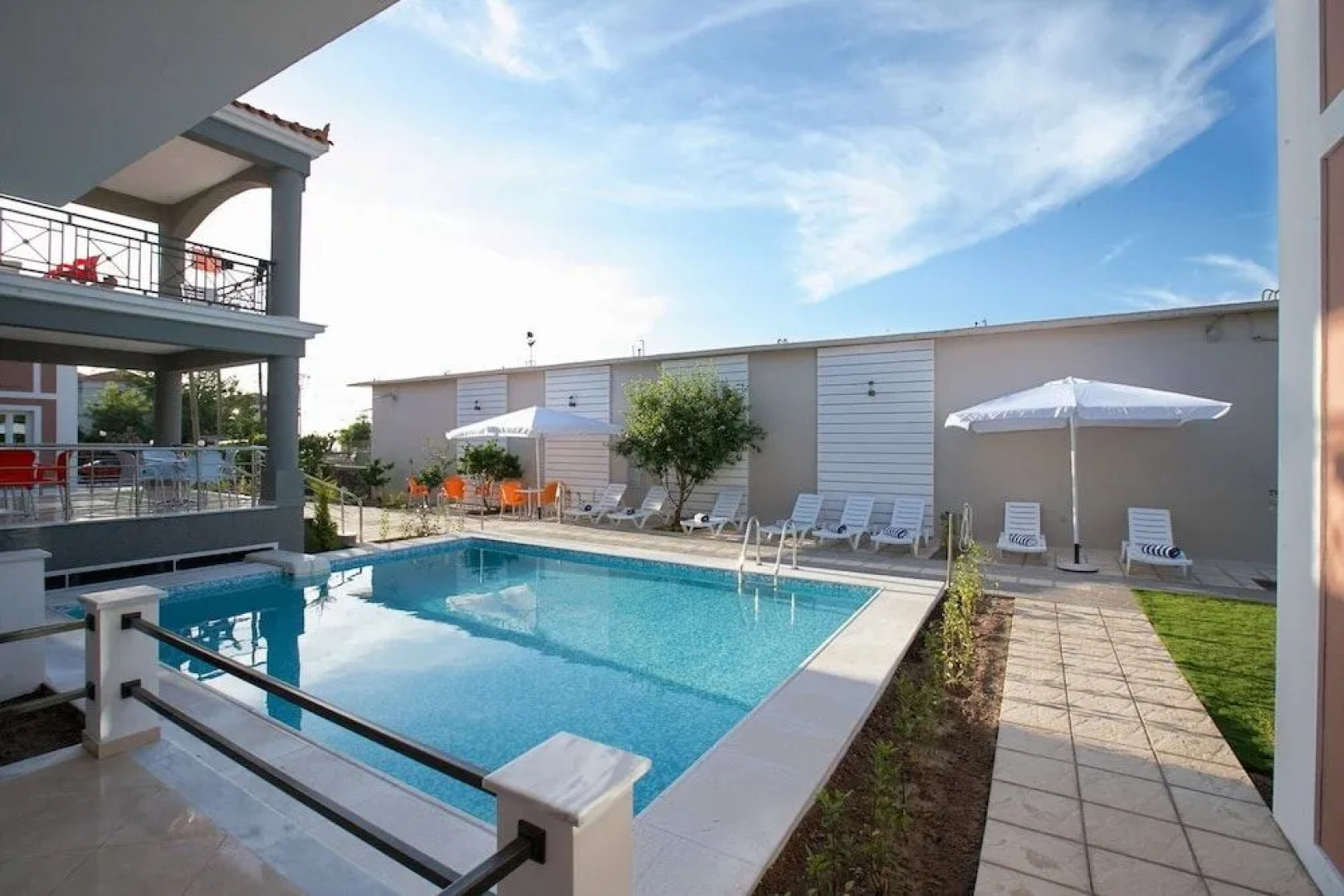 Sun & Sea Luxury Hotel