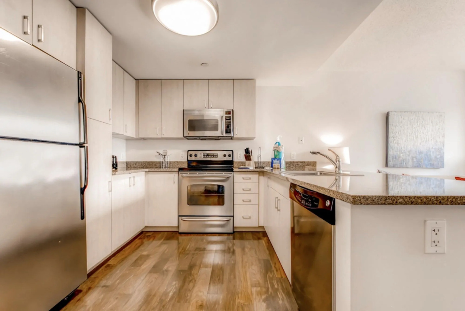 Global Luxury Suites at China Town