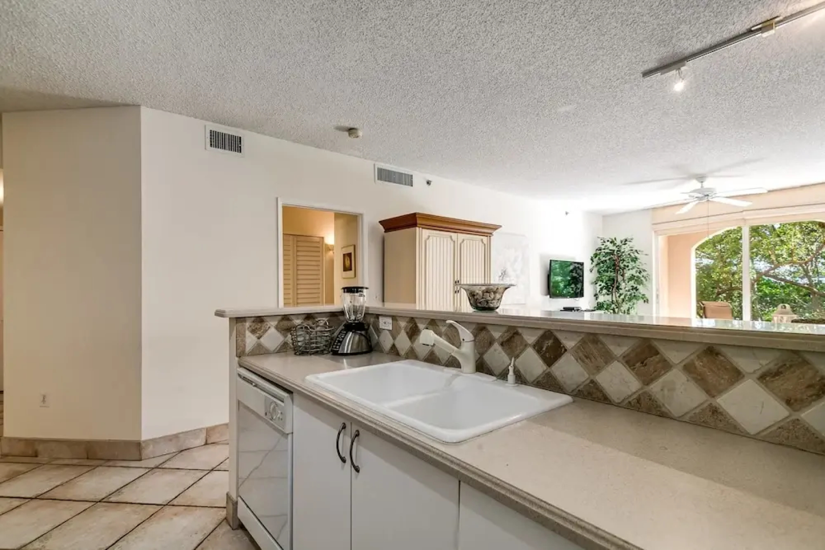 Wonderful 3 Bedroom Condo in the Heart of Aventura