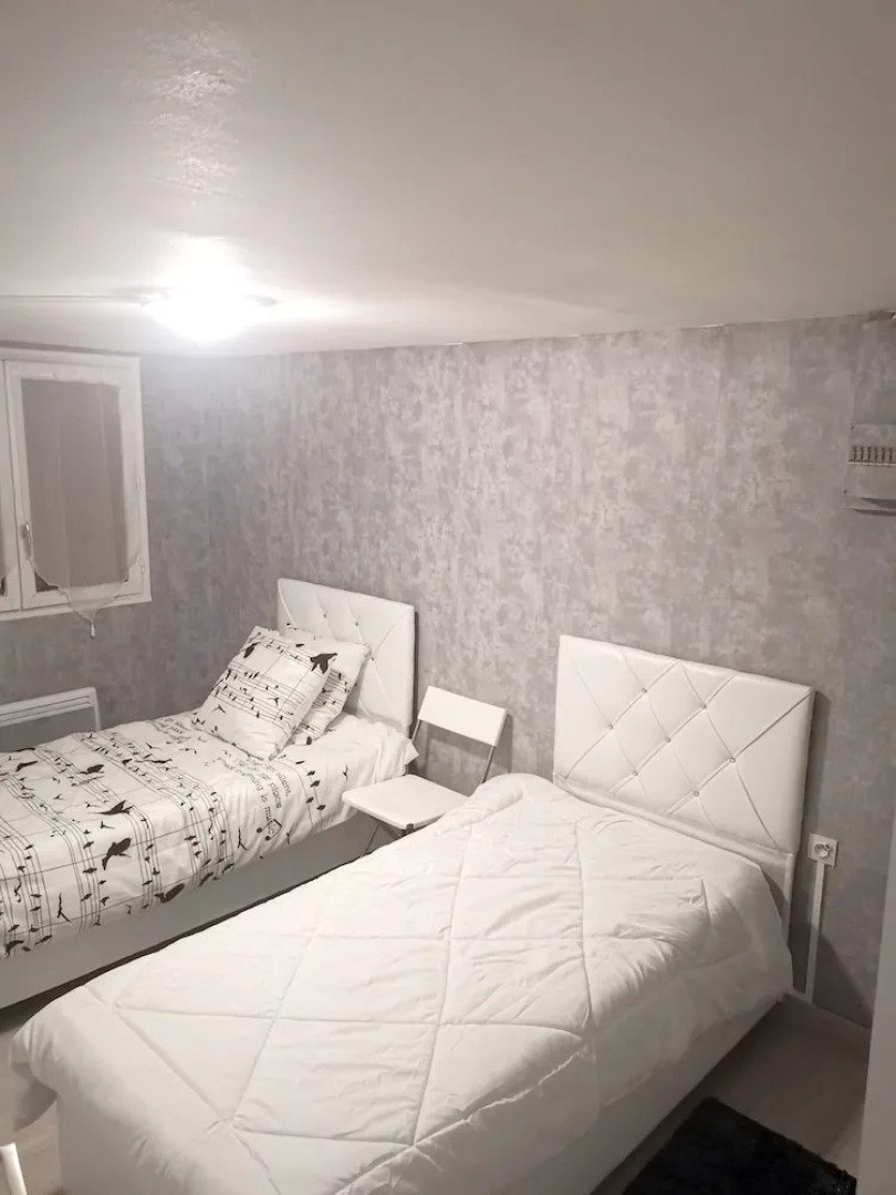 Apartment with 2 Bedrooms in Villeneuve-Le-Roi, with Wifi