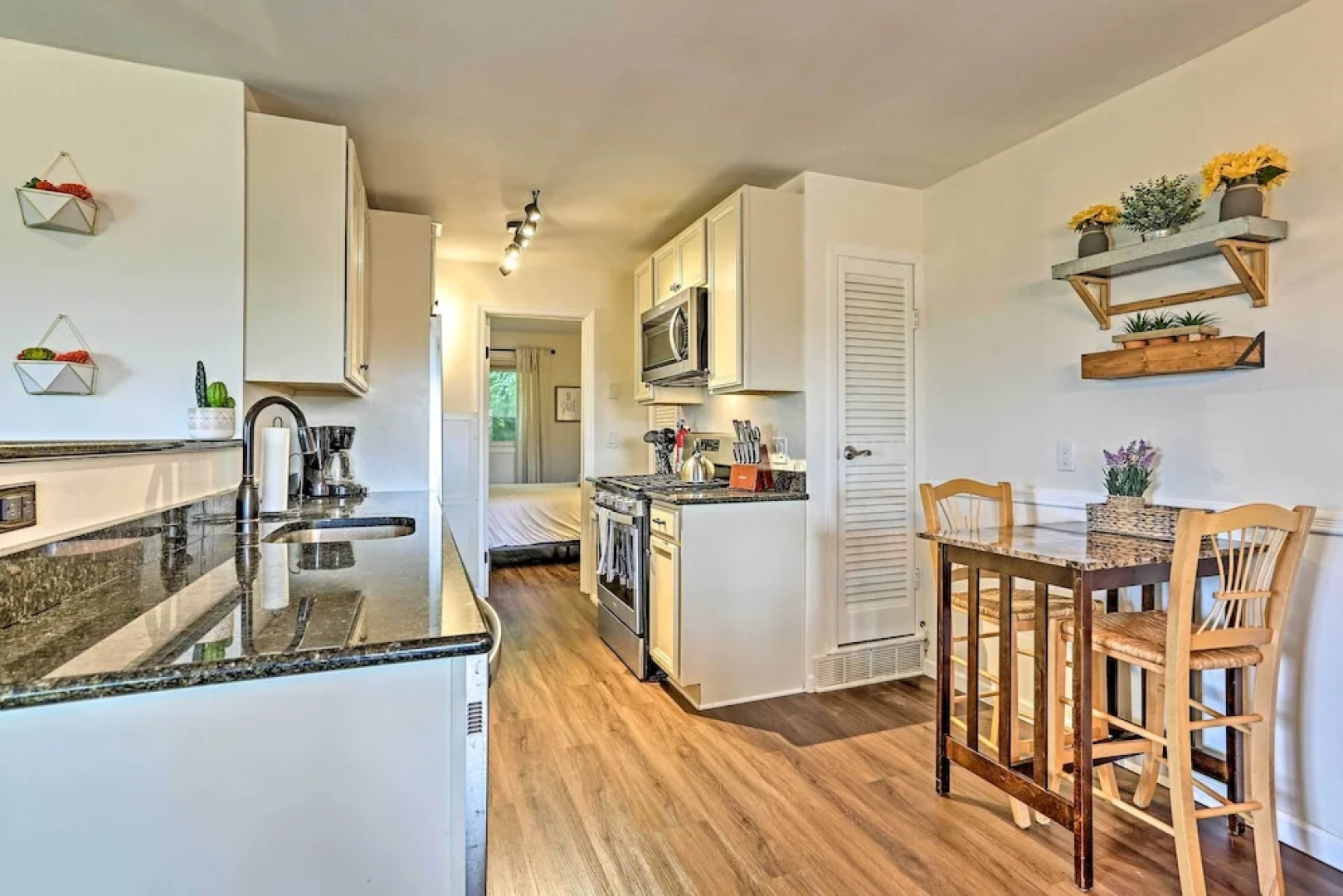 Vernon Condo w/ Deck, Near Appalachian Trail!