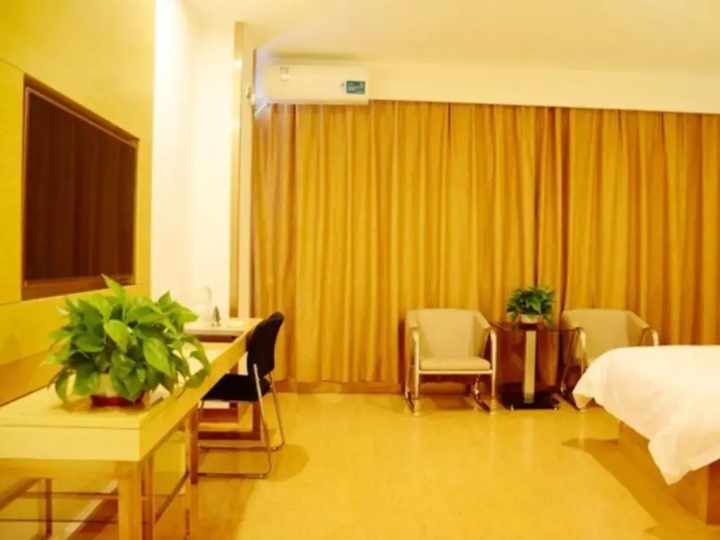 GreenTree Inn Taiyuan Wanbailin District West Bua Station Express Hotel