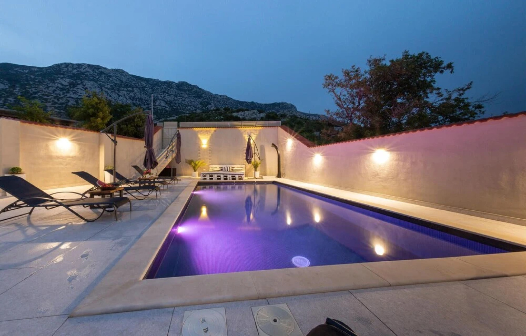 Amazing Home in Cesarica with Outdoor Swimming Pool, Hot Tub & 5 Bedrooms