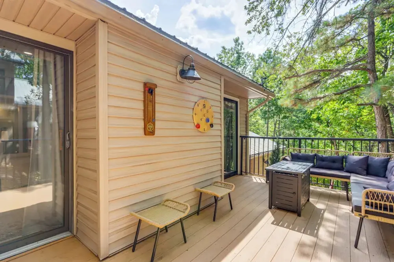 Walk to Table Rock Lake: Updated Cabin w/ Deck!