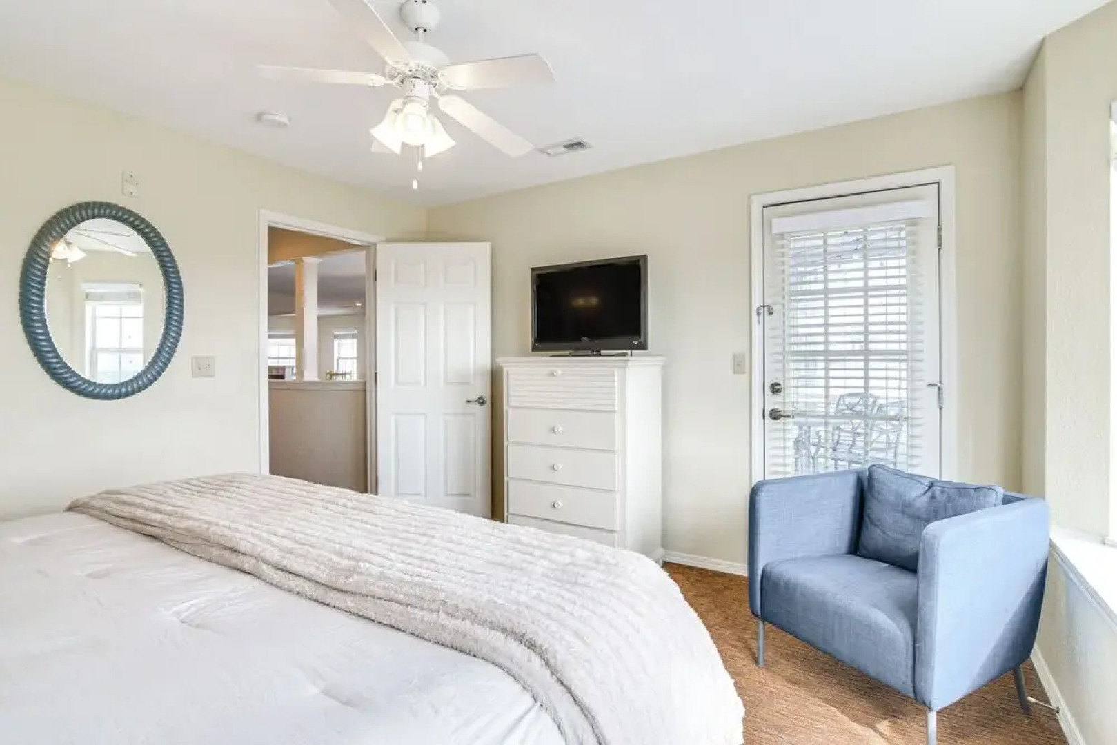 Resort Hot Tub Access! Table Rock Lake Condo