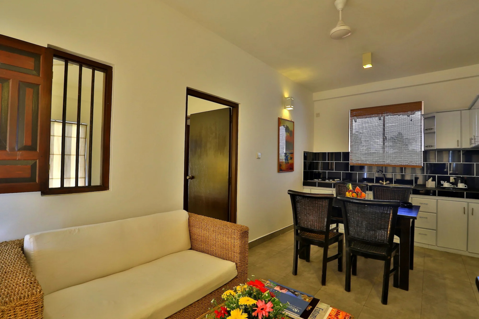 St. Lachlan Hotel & Suites