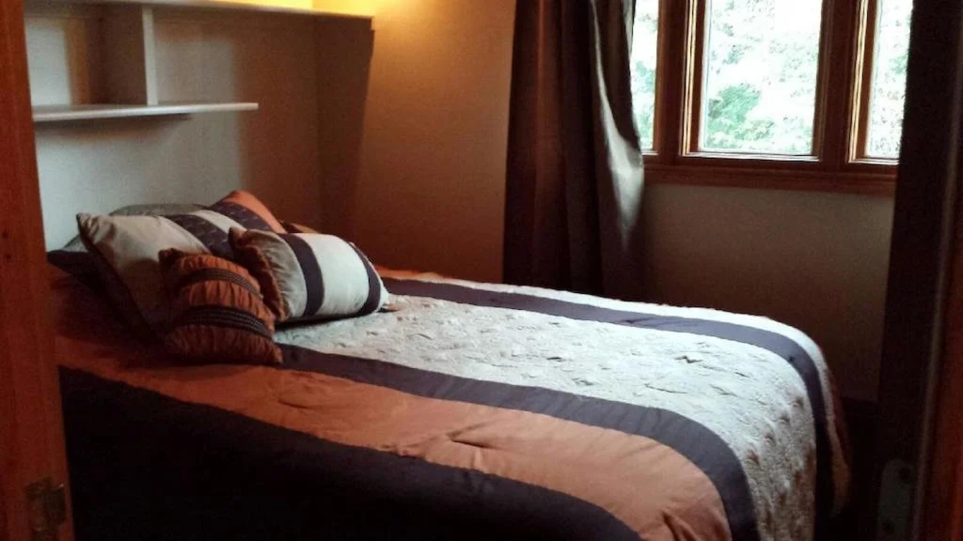 Log Gables- Dresser House