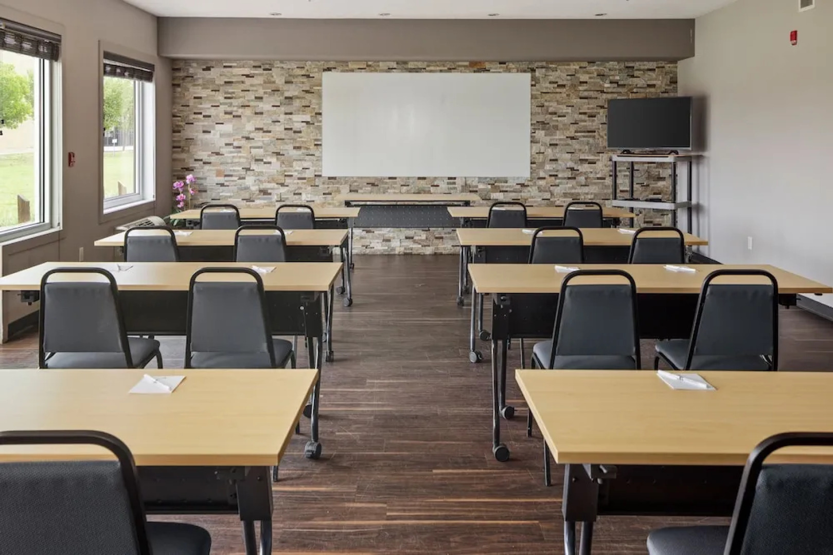 Home Inn and Suites Regina Airport