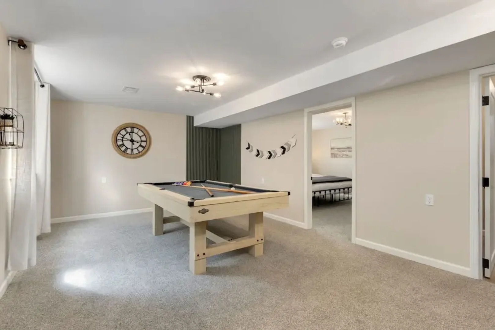 Downtown Windsor Home With Hot Tub & Pool Table