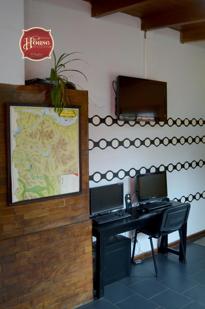 The House Hostel Resto & Bar Bariloche