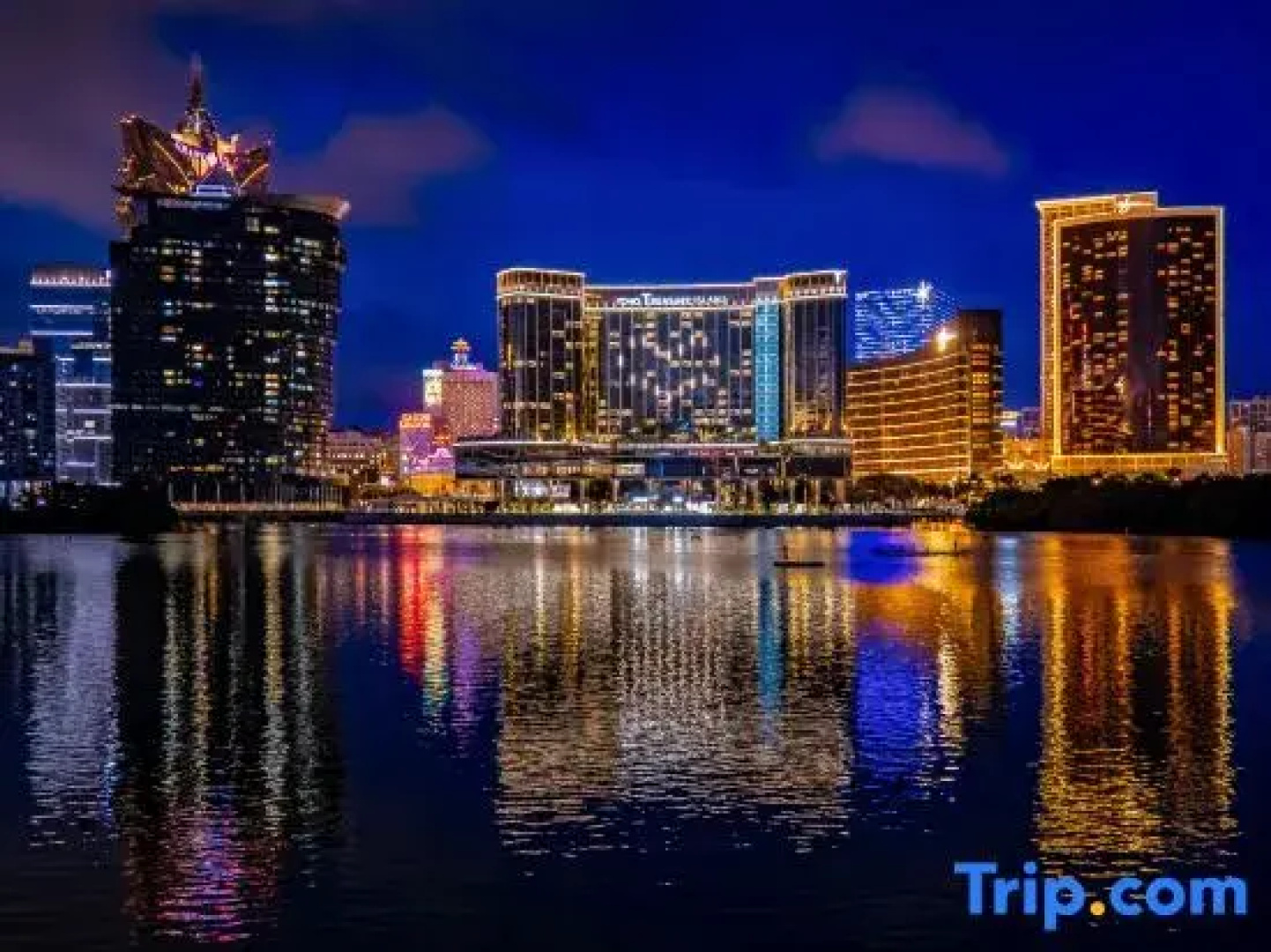 YOHO Treasure Island Hotel
