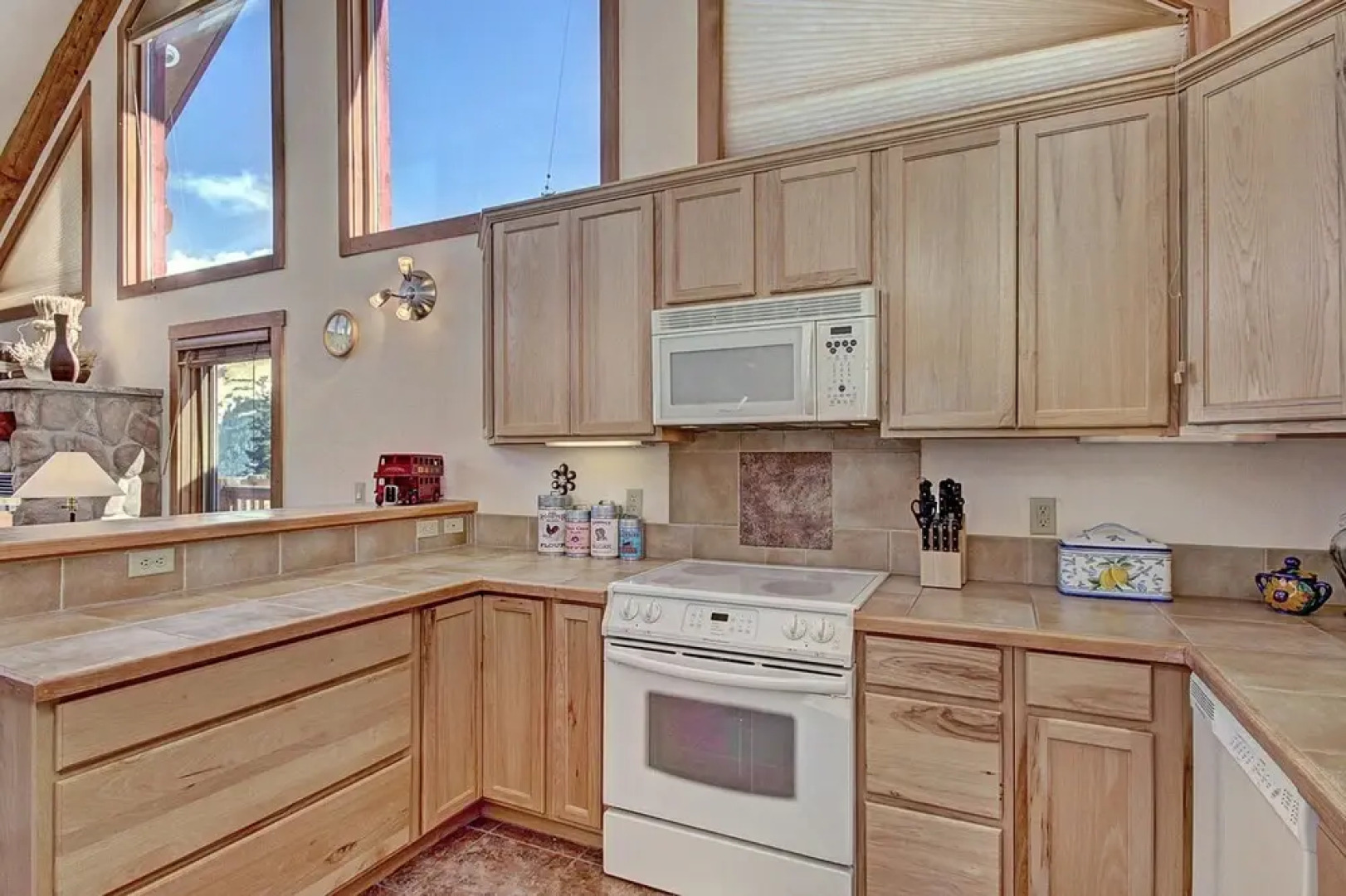 Stunning Mountain Getaway! Sleeps 10!