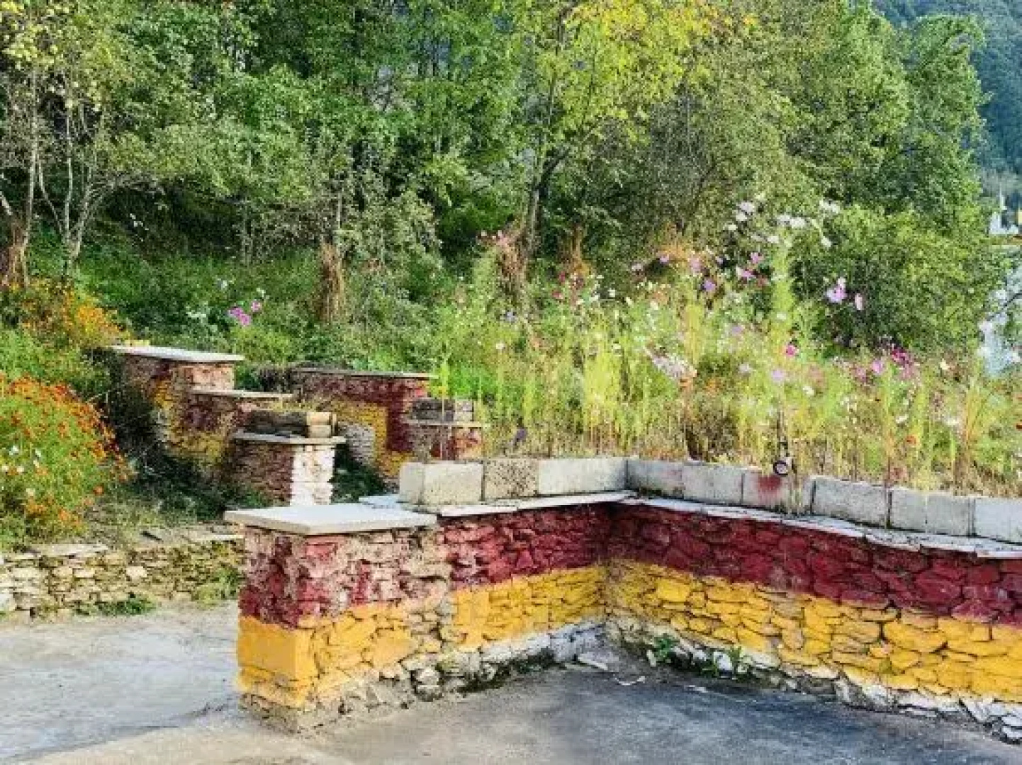 Danba yunshangzangjia Resdrt Hotel